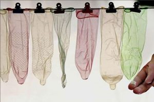 Les pr&eacute;servatifs trop petits pour les Ougandais